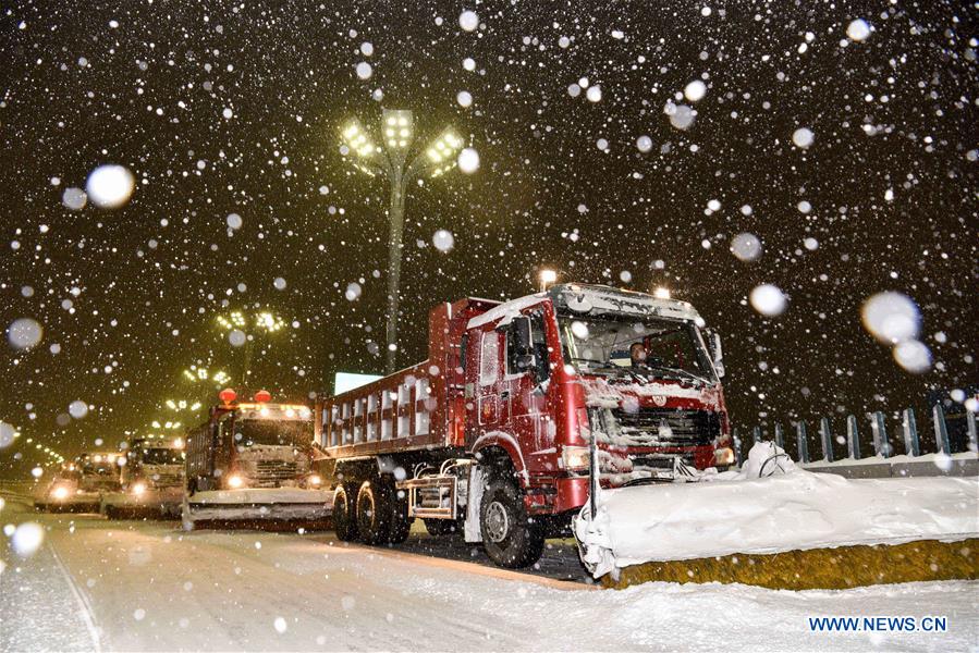 CHINA-XINJIANG-URUMQI-SNOWFALL (CN)