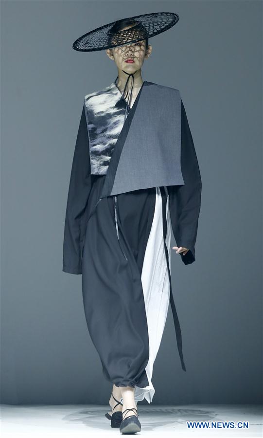 CHINA-BEIJING-GRADUATE FASHION WEEK (CN)
