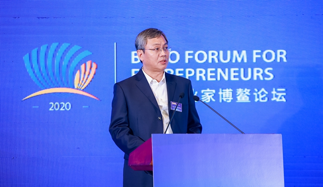 山東能源集團(tuán)黨委副書(shū)記、董事岳寶德演講