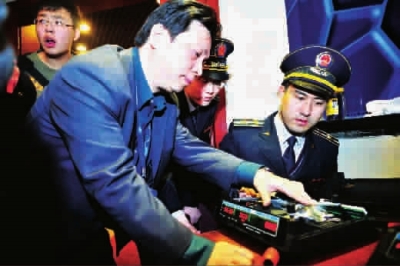 電子秤作弊“美林閣”食苦果 著名商標終摘牌