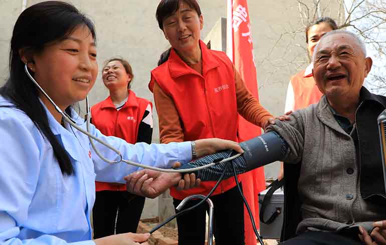 致敬偉大改革｜對話40年，講述身邊的健康故事39&mdash;免疫規(guī)劃40年，撐起健康保護傘