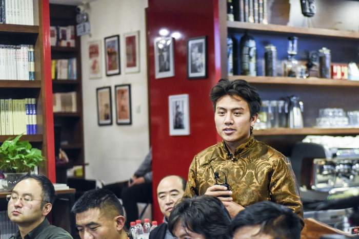 安久家族老八：我們的家族一直在做技藝的傳承，這是我們的使命，我們應(yīng)該承擔(dān)起來。希望能用我學(xué)到的知識，把我們家族的技藝推廣到更廣大的市場。