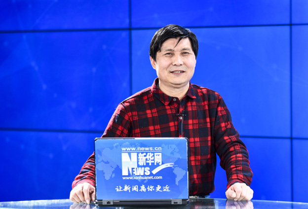 從開始的花鳥畫轉(zhuǎn)為山水畫創(chuàng)作，更欣賞山水畫的大氣。多年努力到名山大川去寫生，搜集素材，創(chuàng)作具有生活氣息的書畫作品。