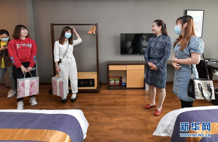 （社會(huì)）（10）抗疫&ldquo;戰(zhàn)友&rdquo;重聚