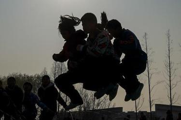 我愛(ài)體育課&mdash;&mdash;江蘇睢寧：花樣少年 &ldquo;繩&rdquo;采飛揚(yáng)