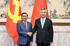 李希同越共中央政治局委員、中央書(shū)記處書(shū)記、中央檢查委員會(huì)主任陳錦繡舉行會(huì)談