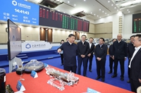 習(xí)近平在上?？疾?返京途中在江蘇鹽城考察