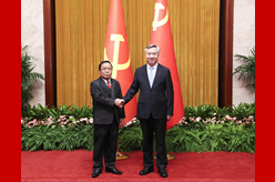 李希同老撾人革黨中央政治局委員、中央紀(jì)委書(shū)記、國(guó)家監(jiān)察總署署長(zhǎng)坎潘舉行會(huì)談