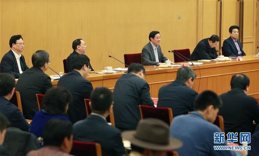 （新華網(wǎng)）劉奇葆出席第六屆全國(guó)服務(wù)農(nóng)民、服務(wù)基層文化建設(shè)先進(jìn)集體表彰座談會(huì)