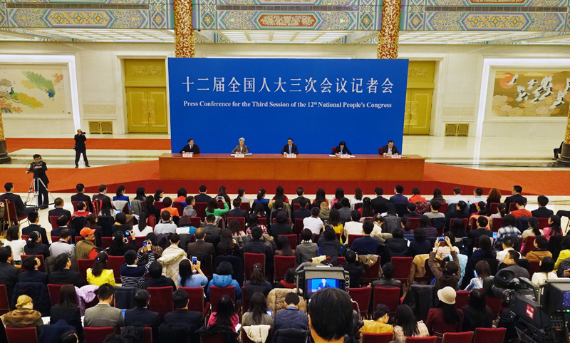 3月15日，國務院總理李克強在北京人民大會堂與中外記者見面，并回答記者提問。新華社記者 李賀 攝