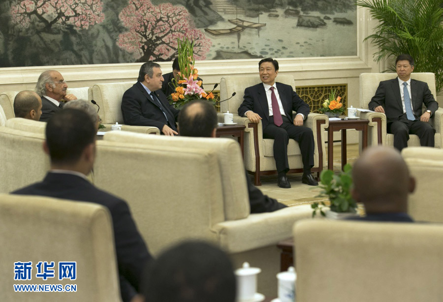 4月25日，國家副主席李源潮在北京人民大會堂會見出席&ldquo;中國－阿拉伯國家政黨對話會&rdquo;的外方代表。 新華社記者馬占成攝