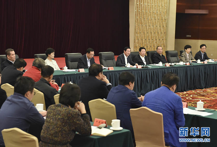 10月10日，在習(xí)近平總書記主持召開文藝工作座談會(huì)并發(fā)表重要講話兩周年之際，中宣部在北京召開繁榮文藝創(chuàng)作經(jīng)驗(yàn)交流會(huì)。中共中央政治局委員、中央書記處書記、中宣部部長(zhǎng)劉奇葆出席會(huì)議并講話。新華社記者高潔攝