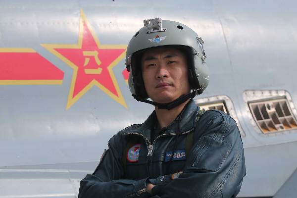 該團(tuán)最年輕的四機長機