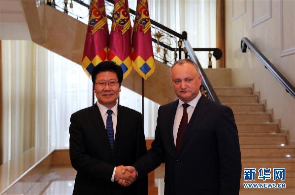 （XHDW）（1）摩爾多瓦總統(tǒng)多東、總理菲利普會見張春賢