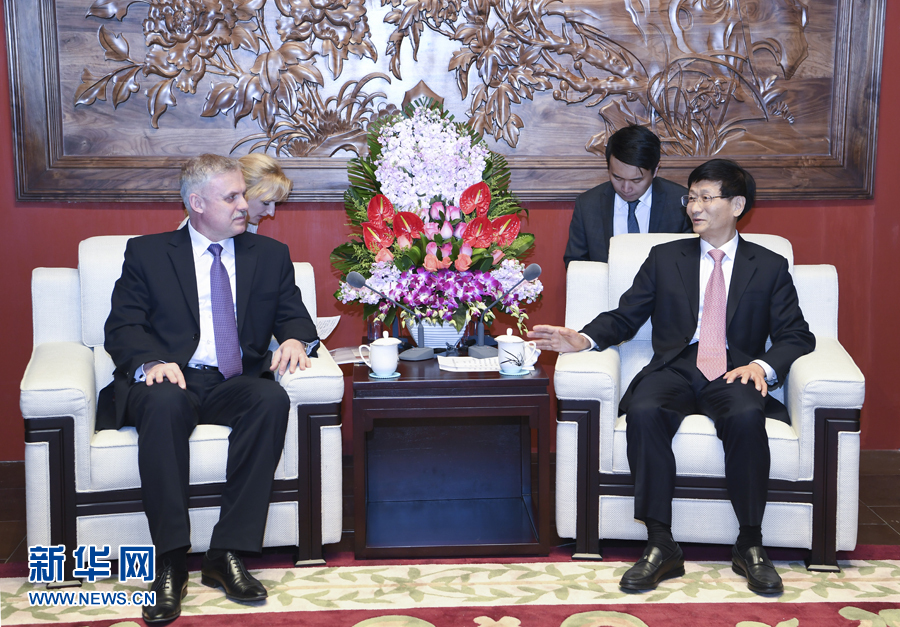 4月26日，中共中央政治局委員、中央政法委書記孟建柱在北京會見白俄羅斯安全會議國務(wù)秘書扎西。 新華社記者 張領(lǐng) 攝