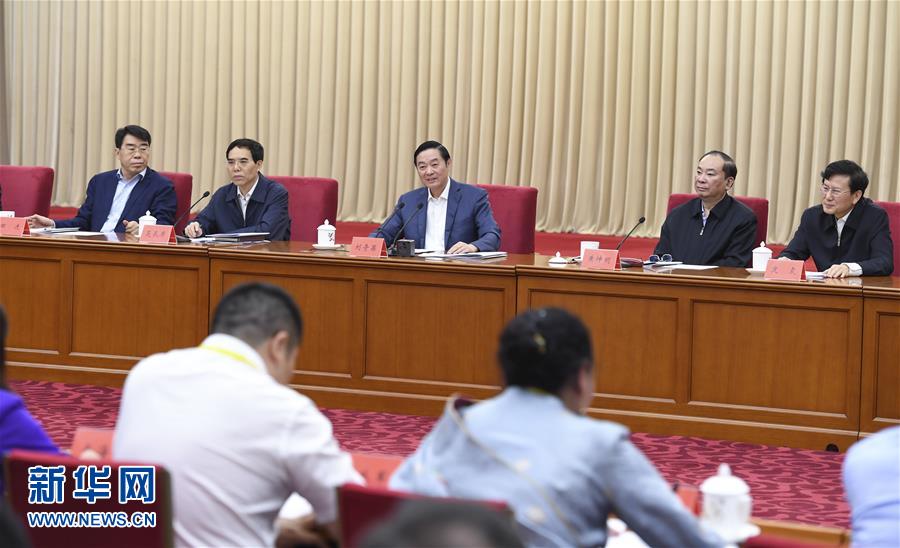 5月18日，中共中央政治局委員、中央書記處書記、中宣部部長劉奇葆在北京出席紀(jì)念新華書店成立80周年座談會并講話。 新華社記者 張領(lǐng) 攝