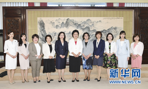 　　7月12日，國(guó)務(wù)院副總理劉延?xùn)|在北京會(huì)見以日本自民黨前總務(wù)會(huì)長(zhǎng)野田圣子為首的日本執(zhí)政黨女國(guó)會(huì)議員代表團(tuán)一行。 新華社記者 高潔 攝
