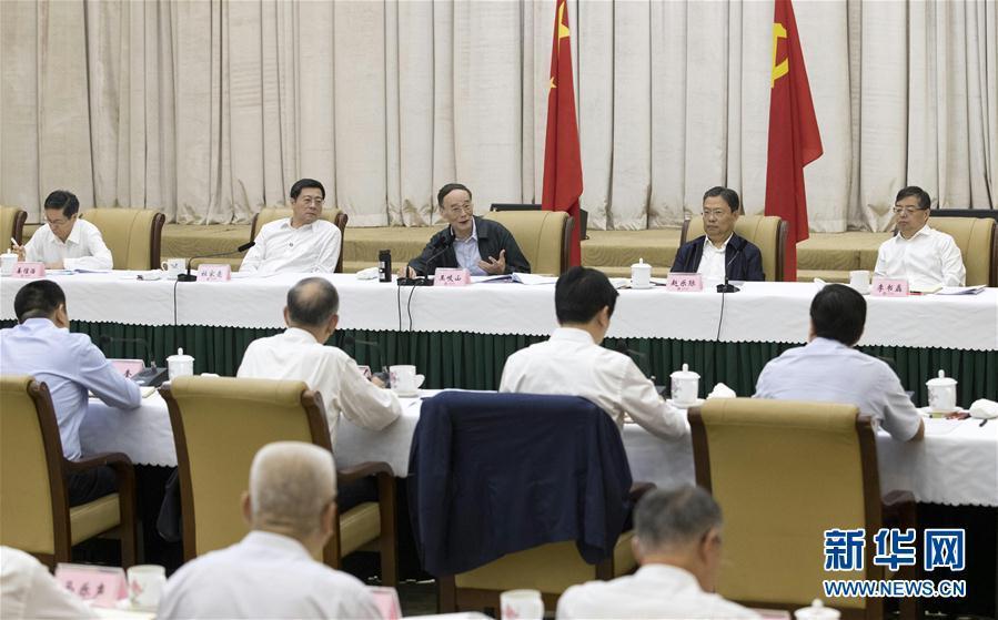9月3日至5日，中共中央政治局常委、中央紀委書記、中央巡視工作領導小組組長王岐山在湖南省調(diào)研并主持召開巡察工作座談會。這是9月4日，王岐山在長沙主持召開巡察工作座談會。新華社記者 王曄 攝
