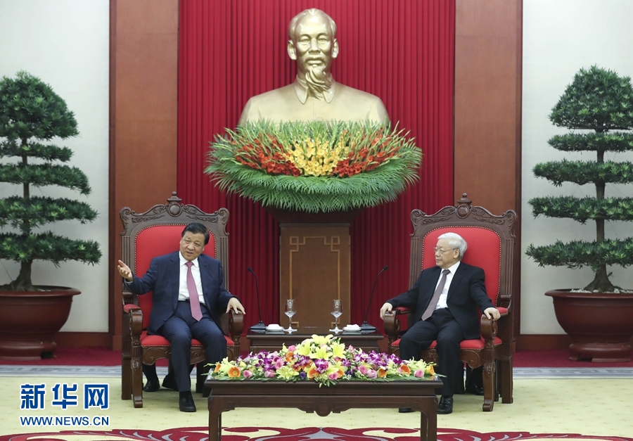 應(yīng)越南共產(chǎn)黨邀請(qǐng)，中共中央政治局常委、中央書(shū)記處書(shū)記劉云山9月18日至19日對(duì)越南進(jìn)行正式訪問(wèn)。這是9月18日，劉云山在河內(nèi)會(huì)見(jiàn)越共中央總書(shū)記阮富仲。 新華社記者 龐興雷 攝