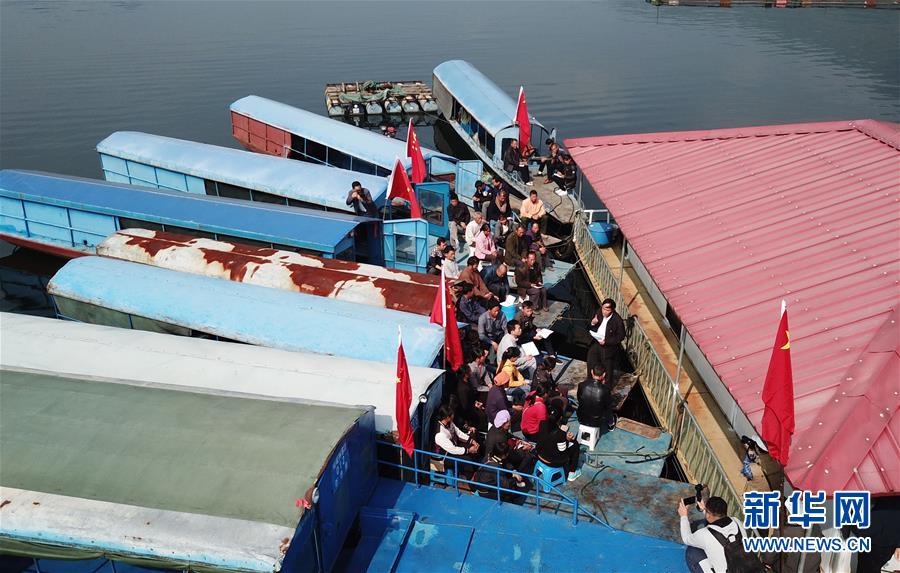 （新華全媒頭條&middot;圖文互動）（10）全黨來一個大學習&mdash;&mdash;新時代中國共產黨人的理論自覺