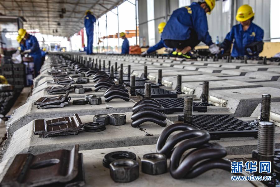 (經(jīng)濟(jì))(4)加緊制造蒙華鐵路軌排