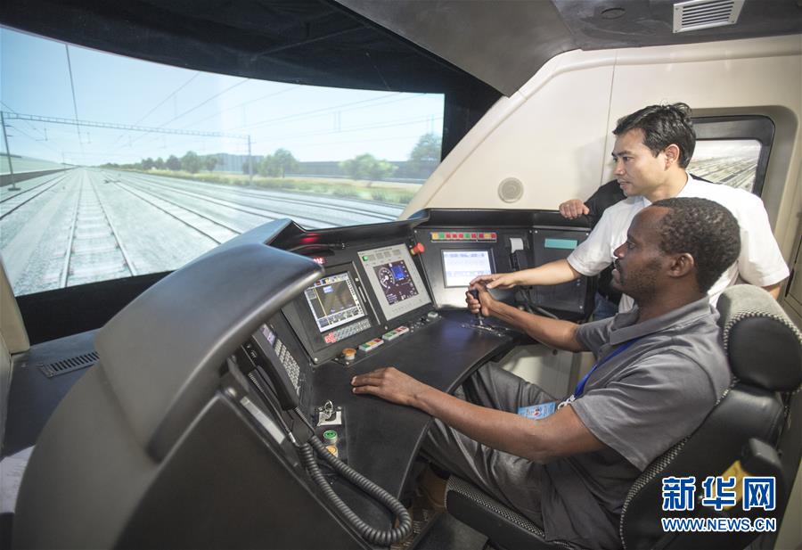 （社會(huì)）（5）13國&ldquo;老外&rdquo;進(jìn)&ldquo;高鐵駕校&rdquo;