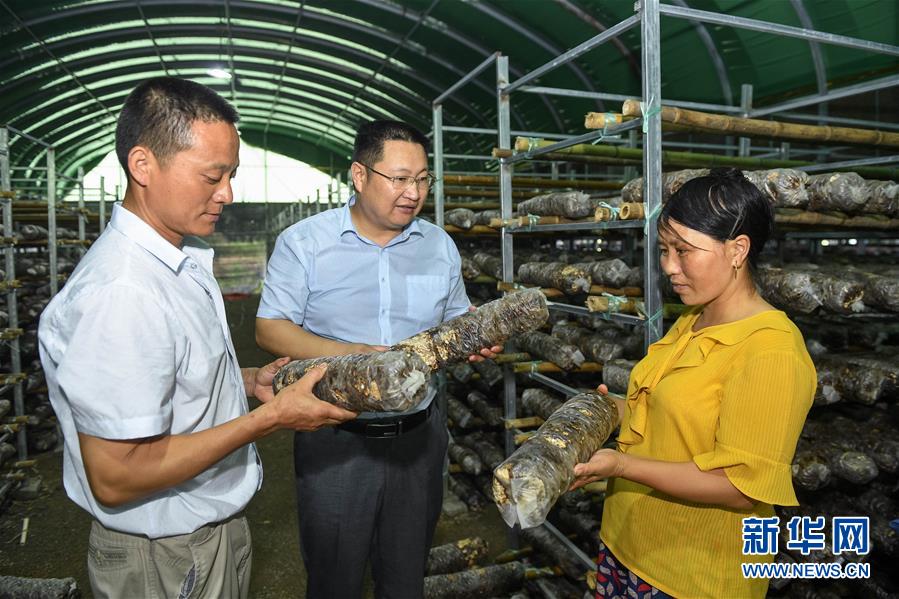 （脫貧攻堅&middot;圖文互動）（3）&ldquo;不畏難、不畏煩、不畏苦&rdquo;&mdash;&mdash;記&ldquo;80后&rdquo;扶貧干部李朝陽