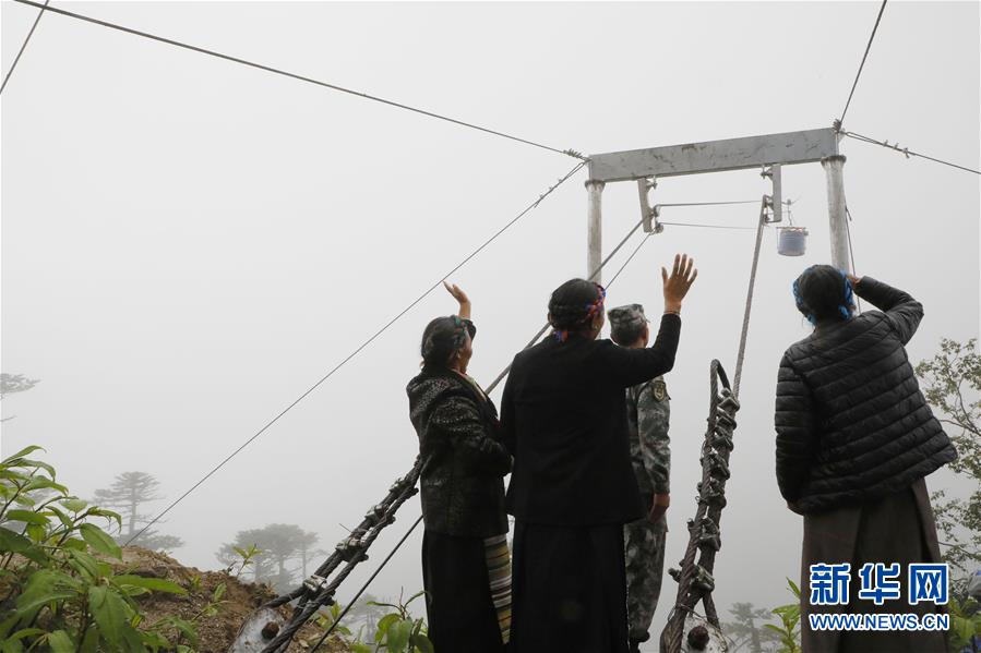 （圖文互動）（6）特寫：&ldquo;八一&rdquo;禮物，飛向云端哨所