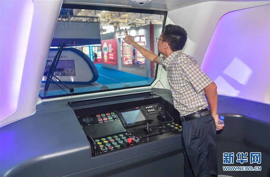 (圖文互動(dòng))(3)中車(chē)長(zhǎng)客研制新一代智能地鐵列車(chē)在長(zhǎng)春首次亮相