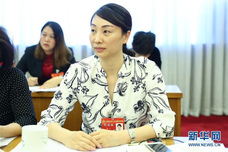 (關(guān)注婦代會(huì))(2)放飛巾幗夢想 共襄復(fù)興偉業(yè)——中國婦女十二大各代表團(tuán)認(rèn)真學(xué)習(xí)黨中央致詞