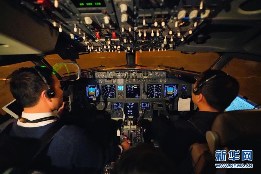 (社會(huì))(1)中國(guó)民航在首都機(jī)場(chǎng)完成低能見度起飛驗(yàn)證試飛