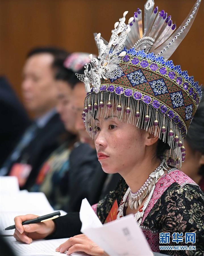 （兩會(huì)&middot;基層代表履職故事）（1）全國人大代表?xiàng)钌徲ⅲ簽榘傩战】当ｑ{護(hù)航