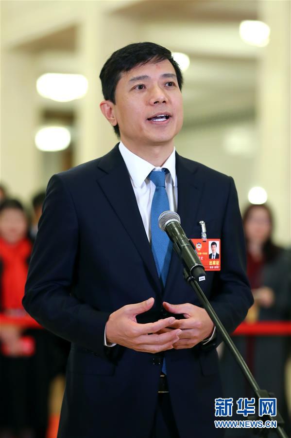 （兩會(huì)&middot;XHDW）（2）全國(guó)政協(xié)委員接受采訪(fǎng)