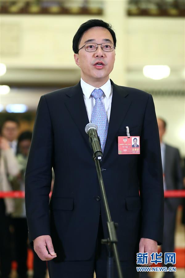 （兩會(huì)&middot;XHDW）（4）全國(guó)政協(xié)委員接受采訪(fǎng)