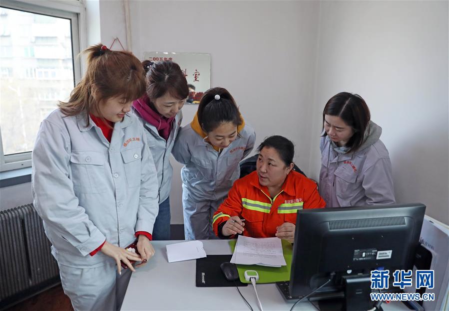 （新春走基層&middot;代表委員履職）（2）馬路牙子上當代表&mdash;&mdash;環(huán)衛(wèi)工人莊艷的履職故事