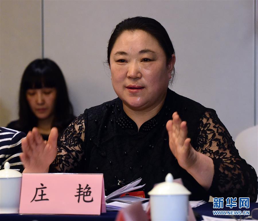 （新春走基層&middot;代表委員履職）（5）馬路牙子上當代表&mdash;&mdash;環(huán)衛(wèi)工人莊艷的履職故事