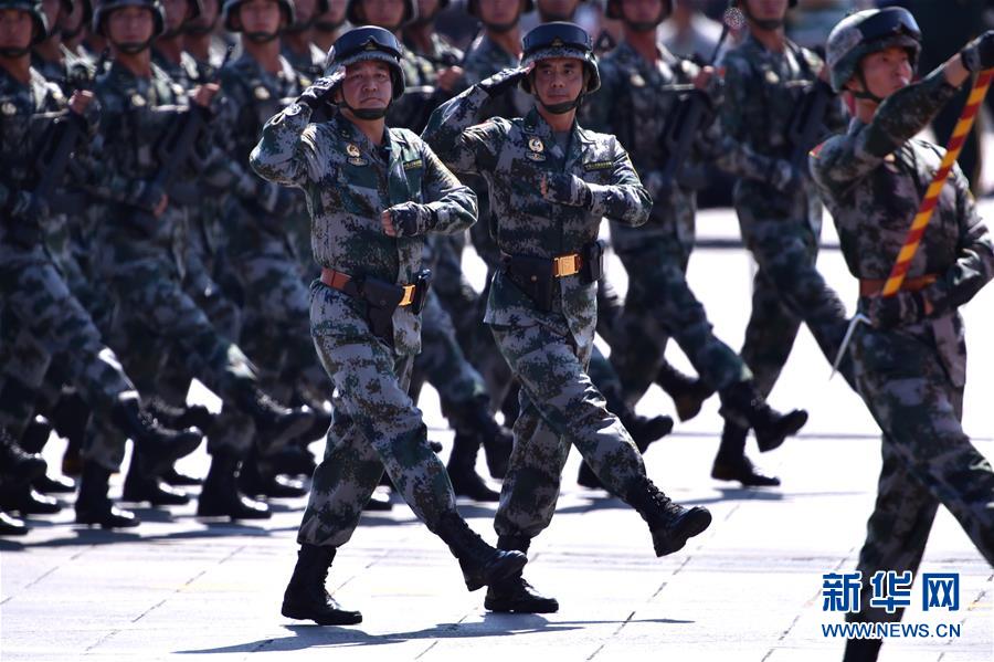 （新華全媒頭條&middot;強(qiáng)軍思想引領(lǐng)新征程&middot;圖文互動(dòng)）（4）那一刻，我們光榮接受檢閱