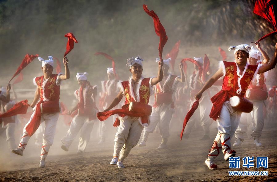 （新華全媒頭條&middot;迎接兩會(huì)特別報(bào)道&middot;圖文互動(dòng)）（7）奮進(jìn)，向著第一個(gè)百年奮斗目標(biāo)&mdash;&mdash;寫(xiě)在2019年全國(guó)兩會(huì)召開(kāi)之際