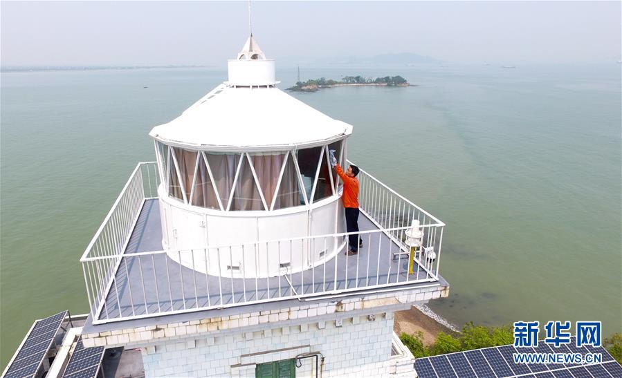 (新華全媒頭條·圖文互動)(5)守望——記舢舨洲“島主”黃燦明一門四代航標工