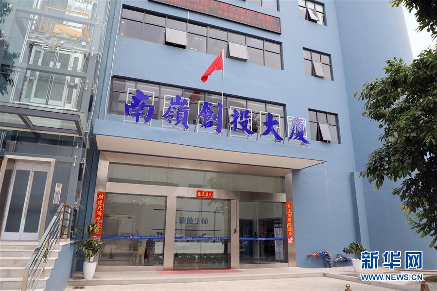 （在習近平新時代中國特色社會主義思想指引下&mdash;&mdash;新時代新作為新篇章&middot;圖文互動）（4）從種地到&ldquo;種&rdquo;高科技產(chǎn)業(yè)&mdash;&mdash;&ldquo;改革村&rdquo;的新思維