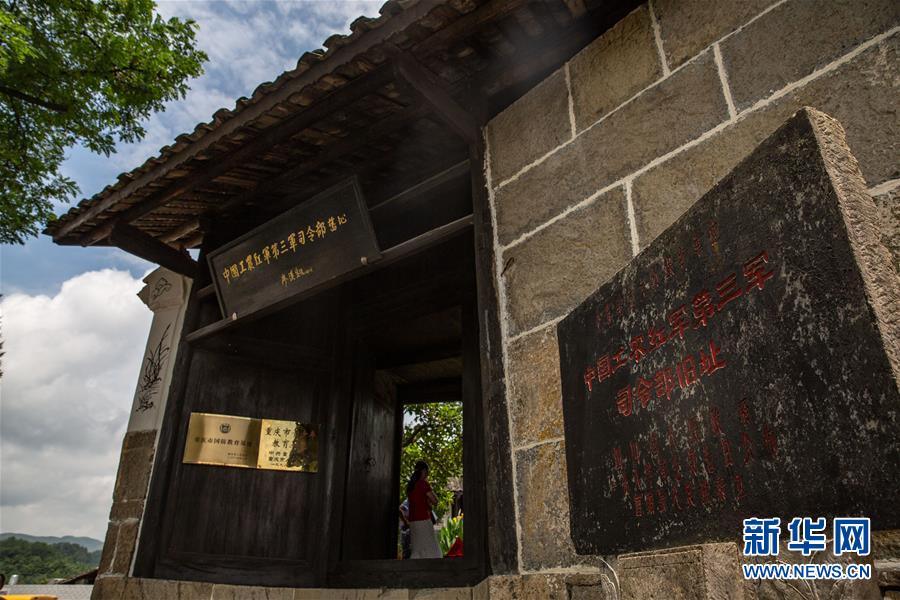 （壯麗70年&middot;奮斗新時代&mdash;&mdash;記者再走長征路&middot;圖文互動）（1）手捧棉被憶紅軍：走了那么多年，我們都念他們的好