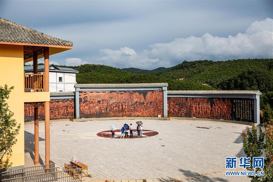 （新華全媒頭條&middot;壯麗70年&middot;奮斗新時(shí)代&mdash;&mdash;記者再走長征路&middot;圖文互動(dòng)）（2）前進(jìn)，向著光明的方向&mdash;&mdash;尋訪金沙江畔紅色印記