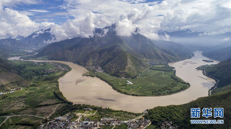 （新華全媒頭條&middot;壯麗70年&middot;奮斗新時(shí)代&mdash;&mdash;記者再走長征路&middot;圖文互動(dòng)）（10）前進(jìn)，向著光明的方向&mdash;&mdash;尋訪金沙江畔紅色印記