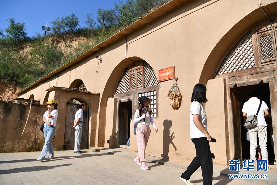 （新華全媒頭條&middot;壯麗70年&middot;奮斗新時(shí)代&mdash;&mdash;記者再走長(zhǎng)征路&middot;圖文互動(dòng)）（9）紅星，從這里照耀中國(guó)&mdash;&mdash;陜北見(jiàn)證中國(guó)革命的歷史轉(zhuǎn)折