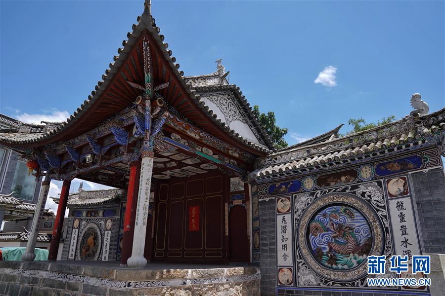 （在習(xí)近平新時(shí)代中國(guó)特色社會(huì)主義思想指引下&mdash;&mdash;新時(shí)代新作為新篇章&middot;總書(shū)記關(guān)心的百姓身邊事&middot;圖文互動(dòng)）（5）留住鄉(xiāng)愁 綻放新顏&mdash;&mdash;傳統(tǒng)村落保護(hù)激發(fā)鄉(xiāng)村活力