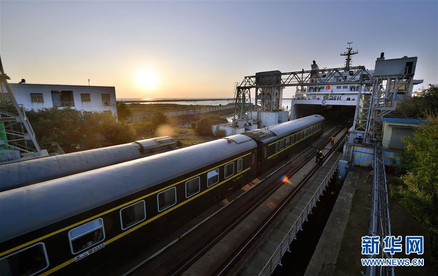 （壯麗70年&middot;奮斗新時代&mdash;&mdash;共和國發(fā)展成就巡禮）（11）人暢其行、貨暢其流&mdash;&mdash;共和國交通運(yùn)輸業(yè)發(fā)展成就巡禮