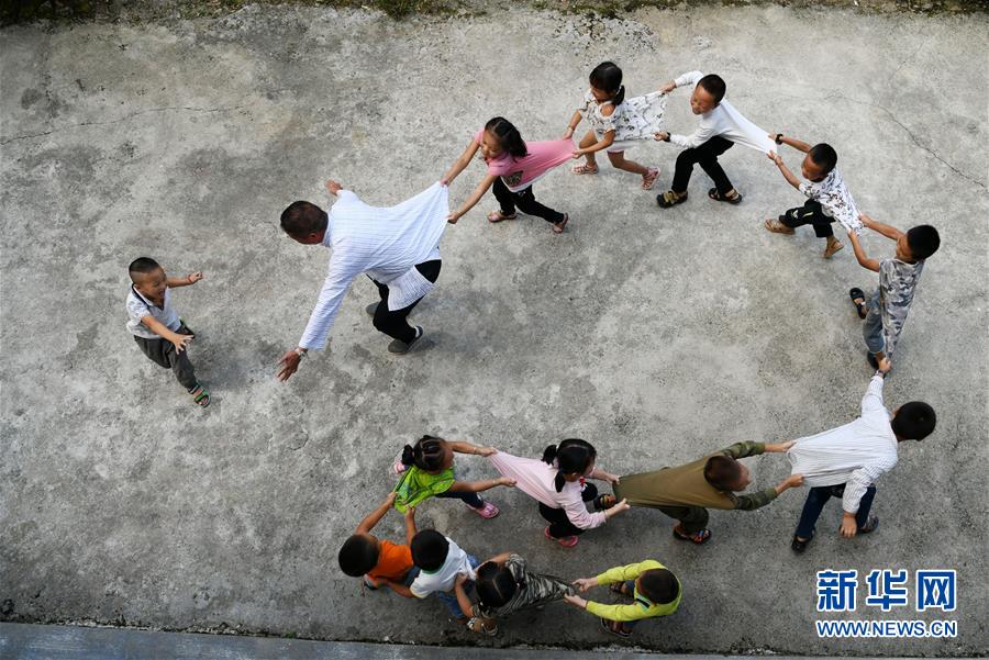 （圖片故事）（8）深山&middot;村小&middot;三十七年