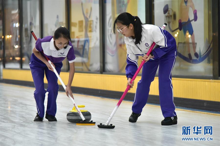 （體育&middot;圖文互動(dòng)）（4）（在習(xí)近平新時(shí)代中國(guó)特色社會(huì)主義思想指引下&mdash;&mdash;新時(shí)代新作為新篇章&middot;總書記關(guān)心的百姓身邊事）奔跑吧，少年！&mdash;&mdash;體育讓孩子們插上強(qiáng)壯的翅膀（配本社同題文字稿）