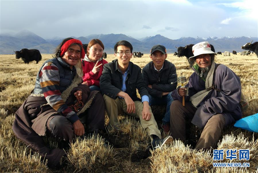 (在習(xí)近平新時(shí)代中國特色社會(huì)主義思想指引下——新時(shí)代新作為新篇章·總書記關(guān)心的百姓身邊事·圖文互動(dòng))(1)“我走進(jìn)大山,是為了讓你走出大山”——大學(xué)生支教故事