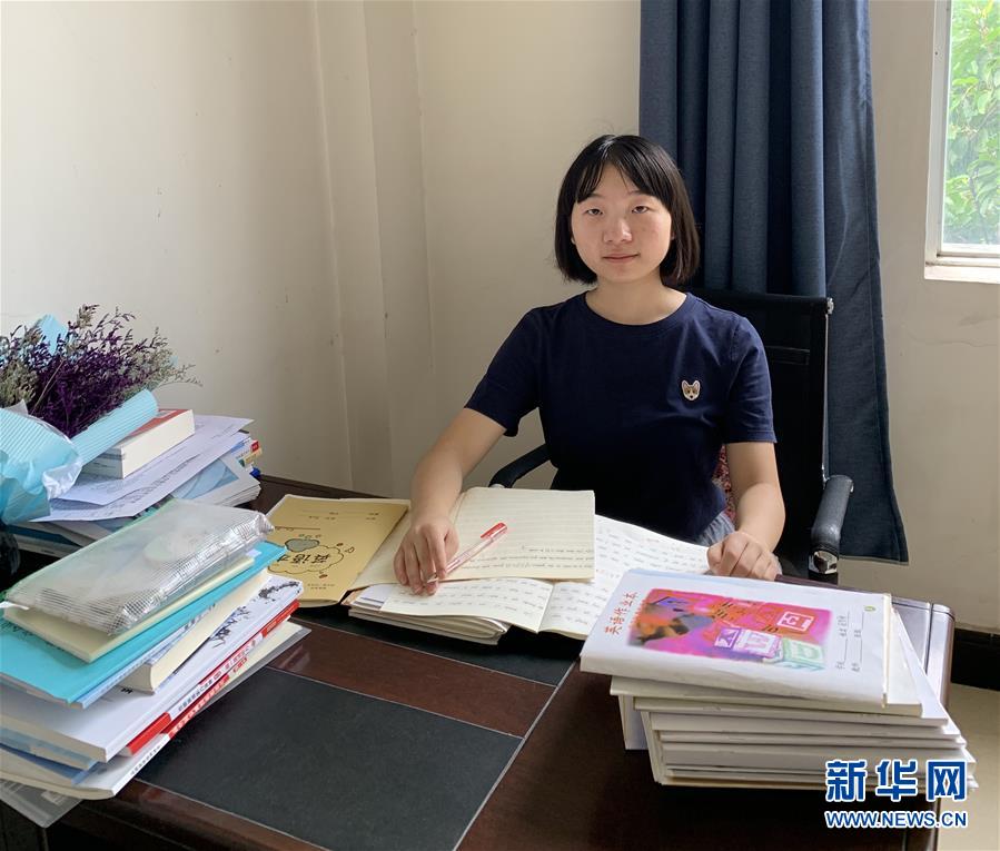 (在習(xí)近平新時(shí)代中國特色社會(huì)主義思想指引下——新時(shí)代新作為新篇章·總書記關(guān)心的百姓身邊事·圖文互動(dòng))(2)“我走進(jìn)大山,是為了讓你走出大山”——大學(xué)生支教故事